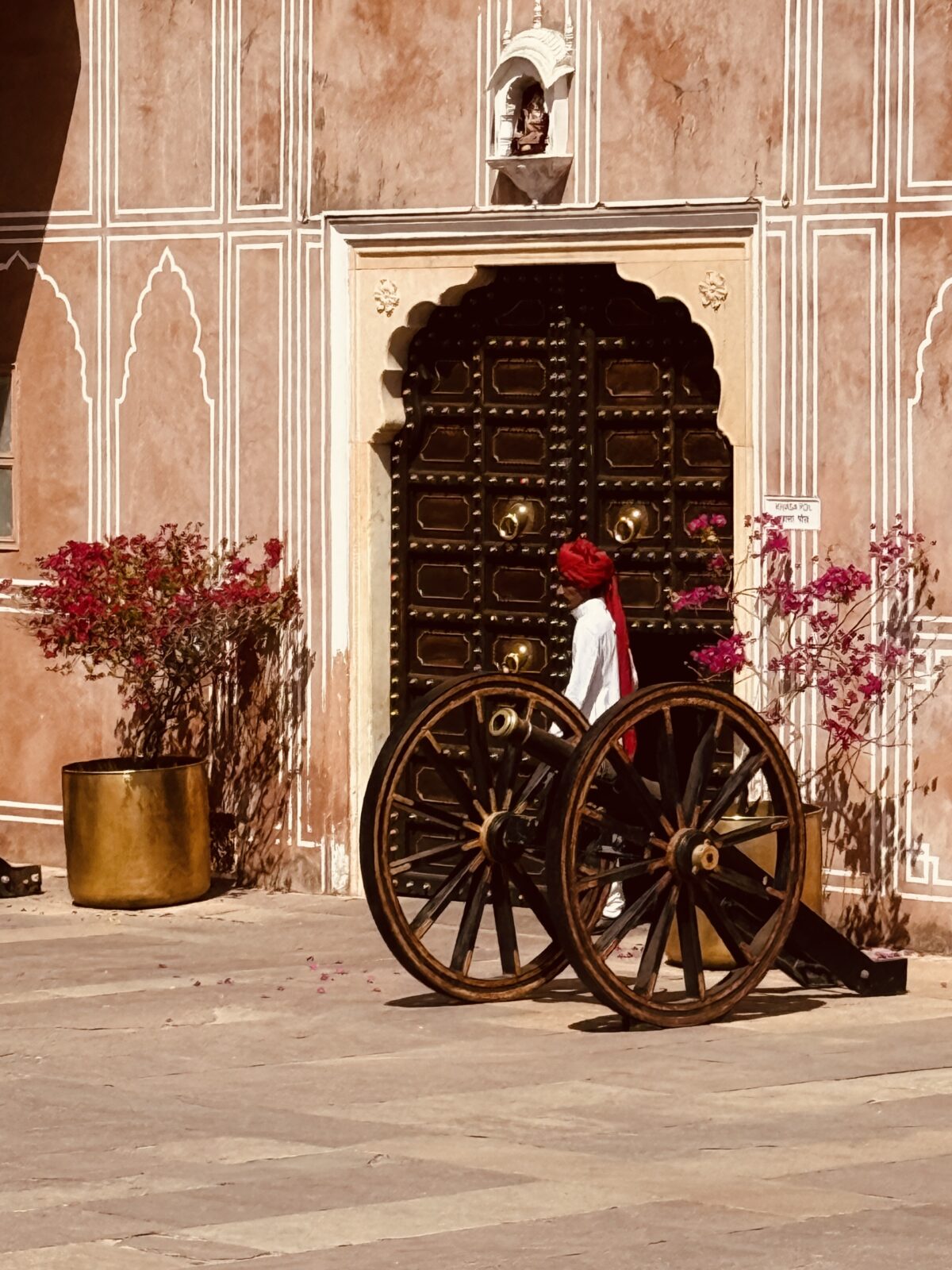 IMG_2697 India's Golden Traingle: Jaipur guard at Raj's palace