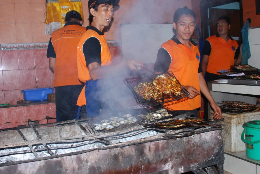 Photo of a guy grilling at Jimbaran Bay