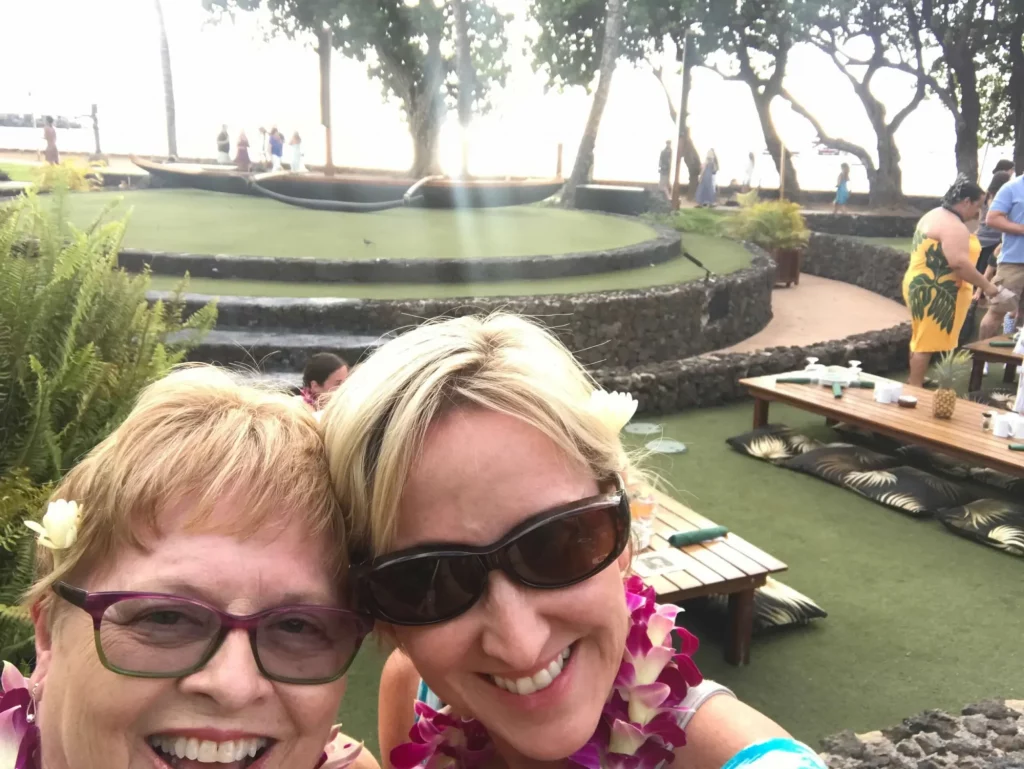 Photo of Jennifer and her mother at a diner at hawaii