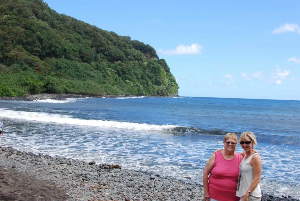 Photo of Jennifer and her mother at a beach in hawaii