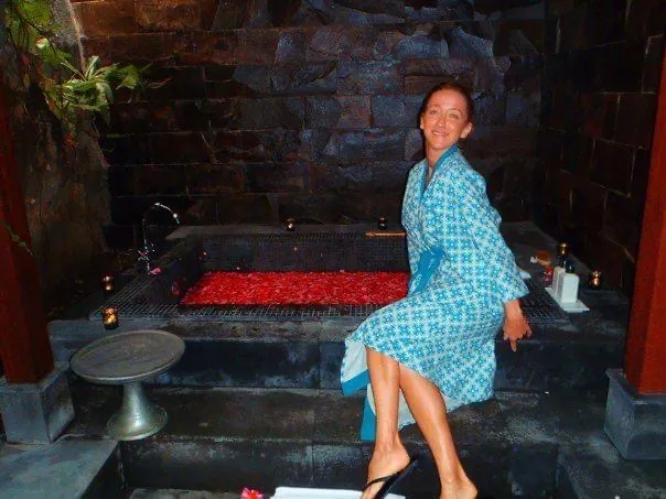 Photo of Jennifer at a tub with roses