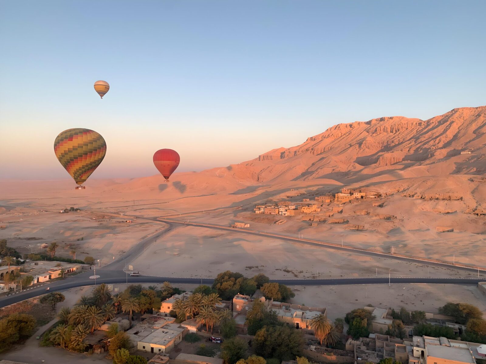 Hot Air Balloons over Luxor fotor 2024022917730 scaled 1